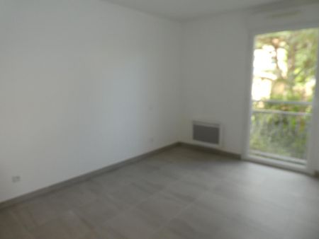 Location Appartement 2 pièces 46m² PUGET SUR ARGENS 83480 - Photo 2