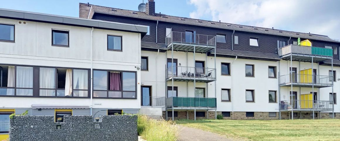 Helle 2 Zimmer Wohnung (Hochpaterre) zur Miete mit Balkon in ruhiger Wohngegend! - Foto 1