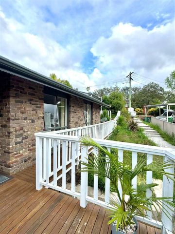 “Beautifully Presented Family Home” - Photo 2