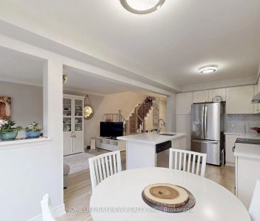 Condo Townhouse For Lease | N9255432 - Photo 5