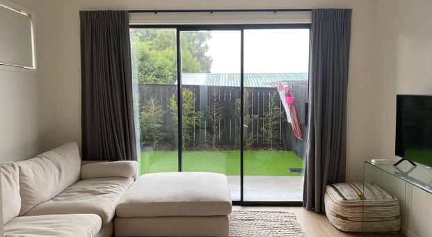 TOWNHOUSE WITH CARPARK PLUS $500 GROCERY/ PETROL - Photo 1