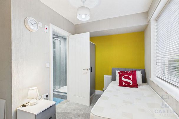 4 bedroom house of multiple occupation to rent - Photo 1