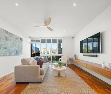 TOWNHOUSE STYLE APARTMENT - Photo 2