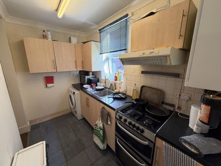 3 bedroom ground floor flat to rent - Photo 4