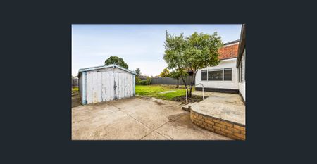 Spacious & light-filled four-bedroom home - Photo 2
