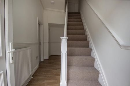 1 bedroom in a house share to rent - Photo 2