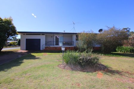 Tidy 3 Bedroom Home - Photo 3