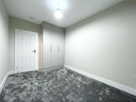 4 bedroom apartment to rent - Photo 3