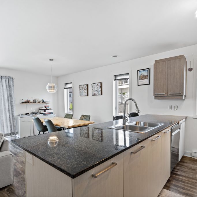 REMISE De 1800$: Très Beau 4 1/2 - Photo 1