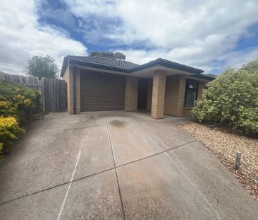 36 Faircroft Drive, Brookfield, VIC 3338 - Photo 2