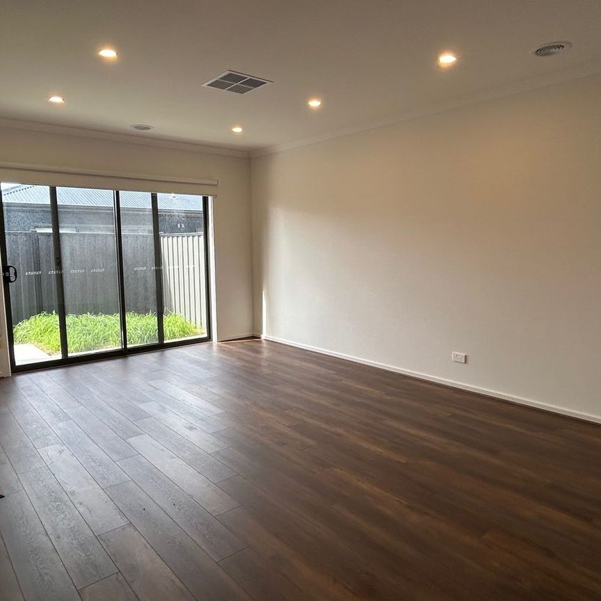 BRAND NEW, Functional & Great Location!! - Photo 1