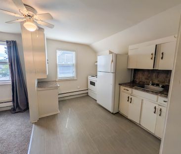 42 Leeper St, St. Catharines - All Inclusive 1 Bed Upper Unit - Photo 3