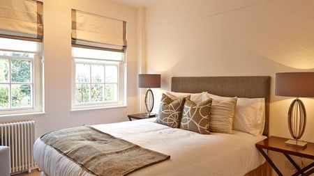 A Bright Two Bedroom Apartment in South Kensington - Photo 3