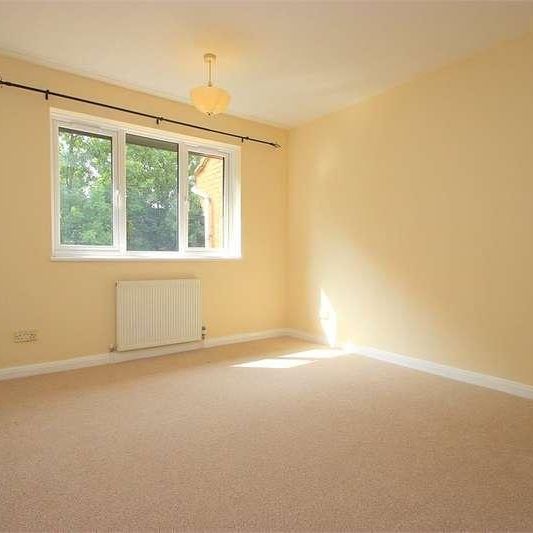 Brambles Farm Drive, Hillingdon, UB10 - Photo 1