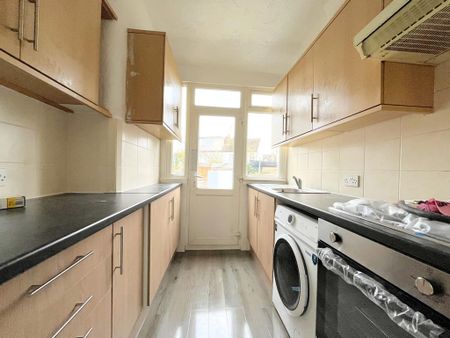 2 bedroom ground floor flat to rent - Photo 5