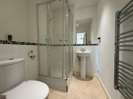 3 bedroom flat to rent - Photo 5