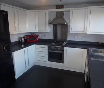 3 bedroom end of terrace house to rent - Photo 4