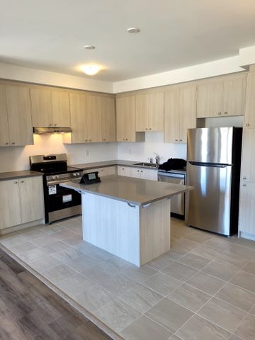 For Lease - 94 Ennerdale Street, Barrie, Ontario - Photo 2