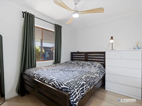 Stylishly Renovated Villa with Hinterland Views in Boutique Complex - Photo 1