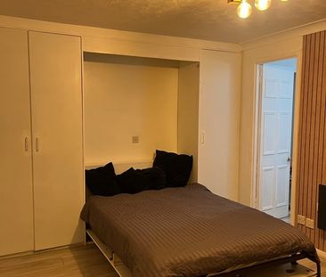 Studio Flat, North Road, SW19 - Photo 4