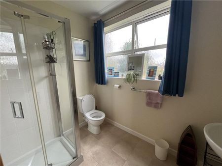 4 bedroom detached house to rent - Photo 3