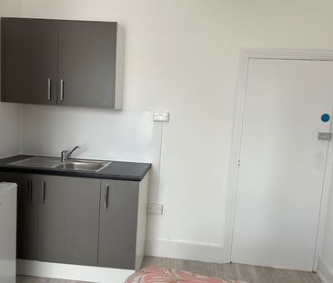 Room in a Shared House, Welldon Crescent, HA1 - Photo 5