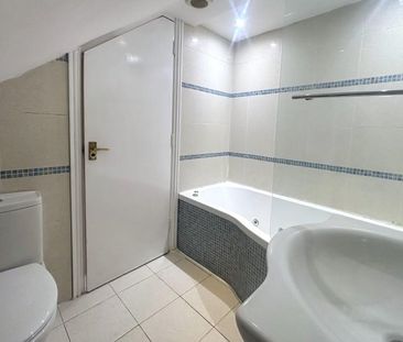 4 bedroom semi-detached house to rent - Photo 6