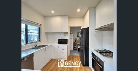 MODERN LIVING WITH STYLE, COMFORT & INTELLIGENT DESIGN! - Photo 3