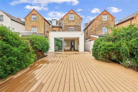 5 bedroom semi-detached house to rent - Photo 3