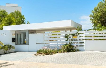 Luxury penthouse for rent in Estepona, Andalusia - Photo 4