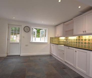 2 bedroom cottage to rent - Photo 2