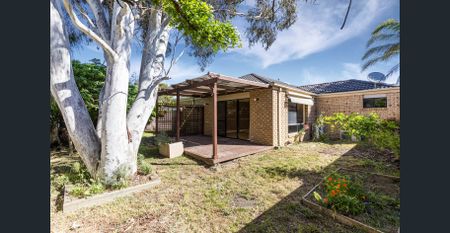 Private Court Living with Everyday Convenience in East Bendigo - Photo 5