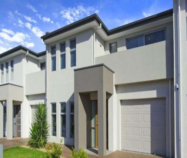 Beautiful 3 Bedroom Family Townhouse - Photo 2