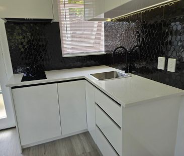 One Bedroom Sunny Flat in Hillcrest - Photo 6