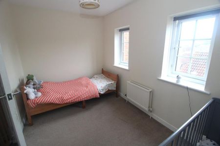 2 bedroom end of terrace house to rent - Photo 4