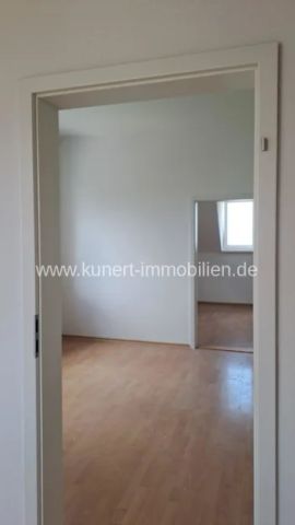 Burgstädt: Attraktive 3-Zimmer-Wohnung (Dachgeschoss) in guter Wohnlage, Garage möglich - Foto 2