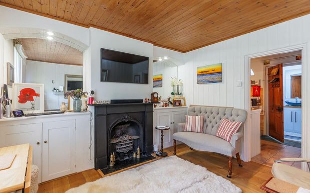 2 bedroom terraced house to rent - Photo 1