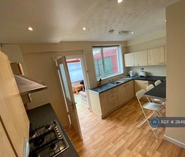 3 bedroom semi-detached house to rent - Photo 6