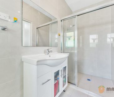 Sunny and Spacious Family Home with Big Park Next to You - Photo 6