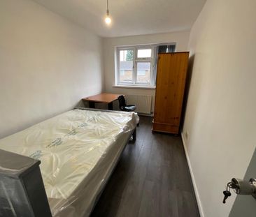 8 bedroom detached house to rent - Photo 6