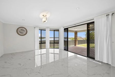 Large Family Home - Photo 5