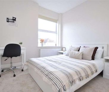 Flat A, James House, Grosvenor Road, Aldershot, Hampshire, GU11 - Photo 3
