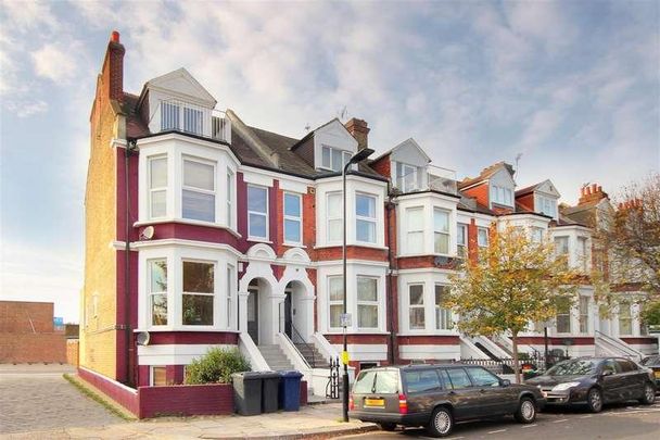 Larden Road, W3 - Photo 1