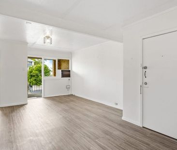 2 Bedroom, 1 Bathroom Unit for Comfortable Living - Photo 2