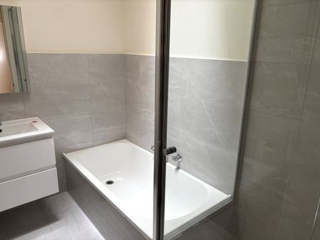 2/131 Ivanhoe Parade, Ivanhoe - Photo 3