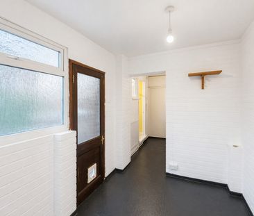 Baronsmead Road, High Wycombe, Buckinghamshire, HP12 3PQ - Photo 3