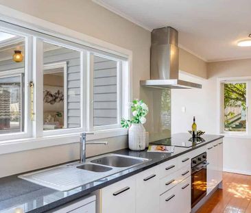 Character & Convenience in the Heart of Northcote - Photo 3