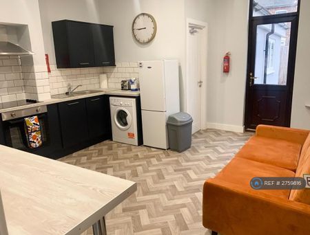 1 bedroom in a house share to rent - Photo 5