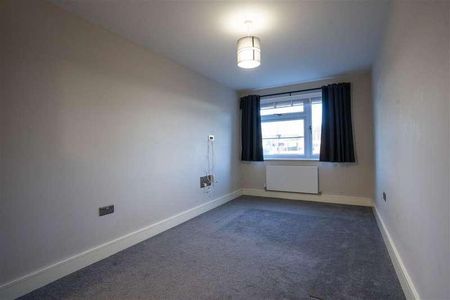 Sir Robert Peel Court, Stratford Road, Solihull, B90 - Photo 2