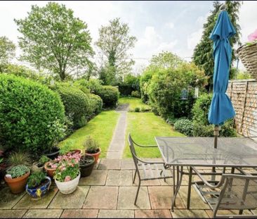 3 Bed Detached House, Crownfield Avenue, IG2 - Photo 1